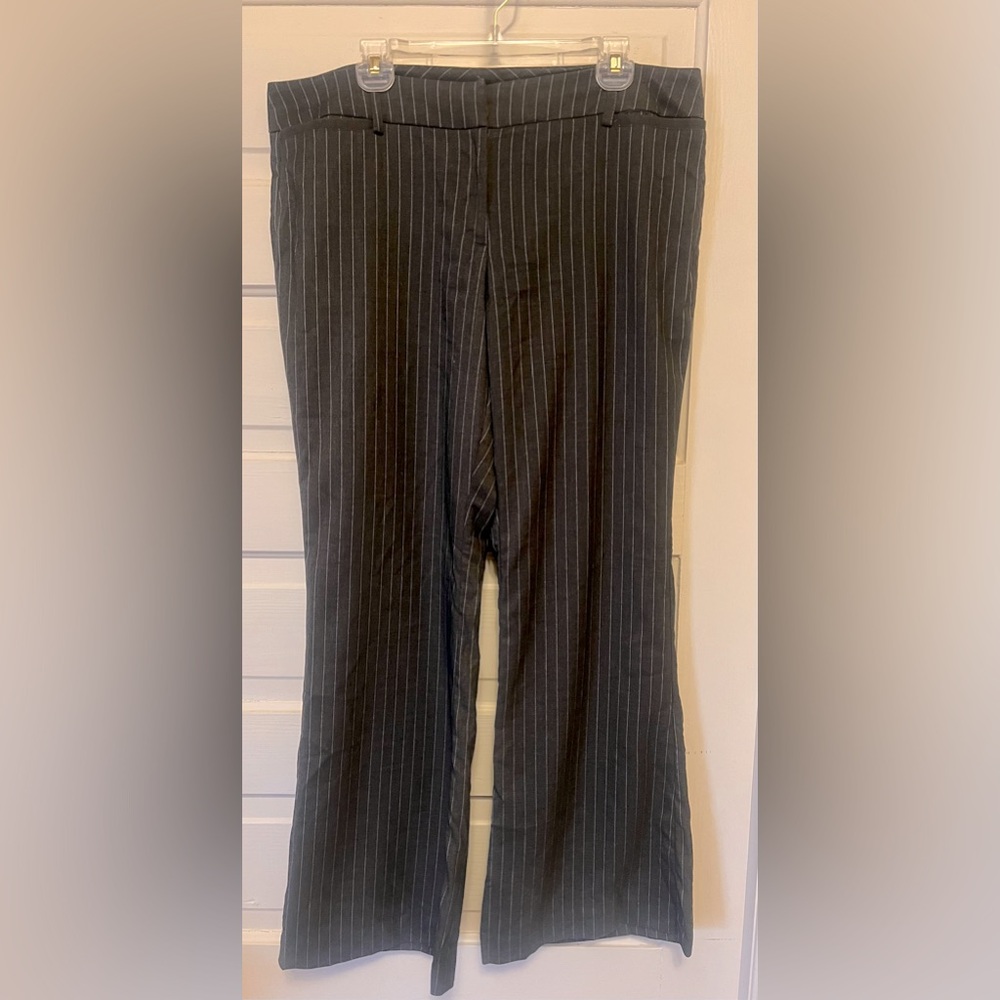 NEW YORK & COMPANY PIN STRIPPED DRESS PANTS
